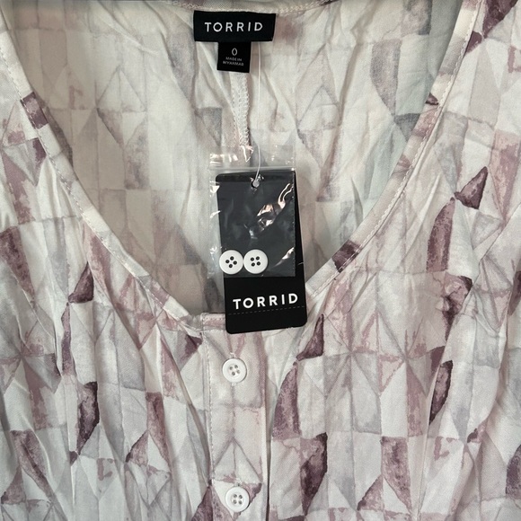 NWT Torrid sleeveless top w a geometric pattern in purple & gray in a size 0. - Picture 2 of 5